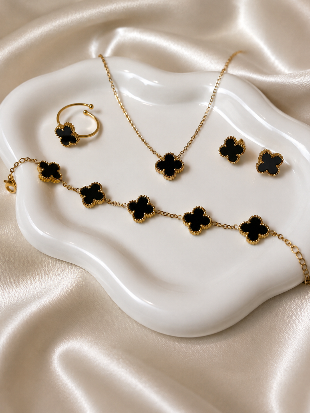 Black Clover Jewelry Set