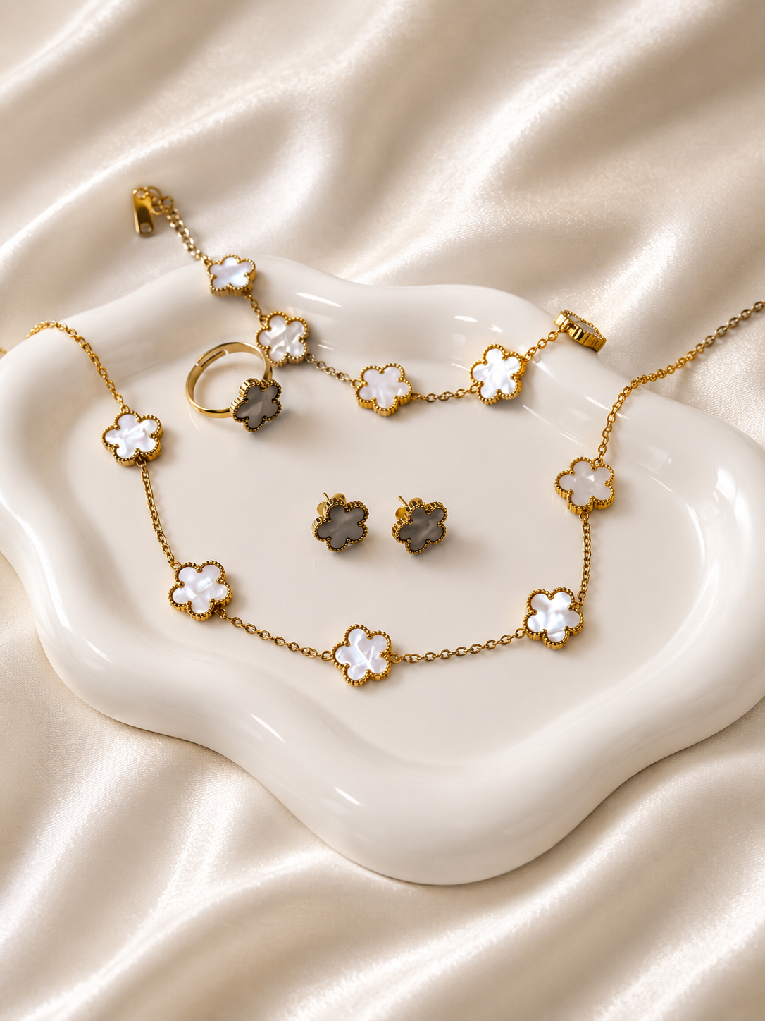 White Clover Jewelry Set